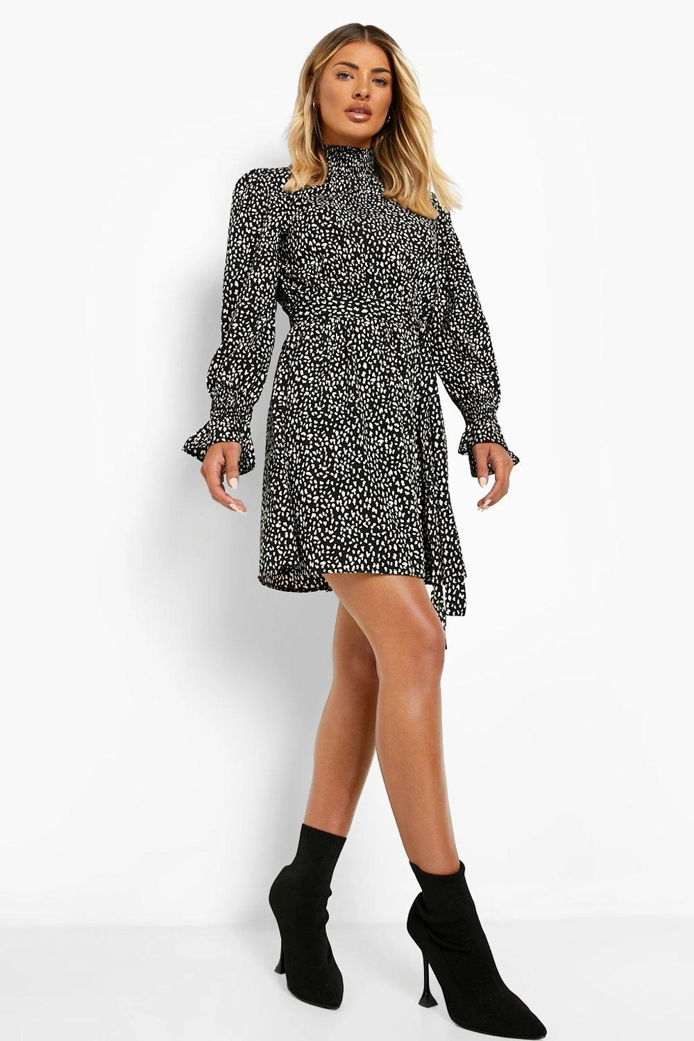 Vestito Skater A Pois Irregolari Con Collo Increspato E Cintura 4 Vestito Skater A Pois Irregolari Con Collo Increspato E Cintura - immagine 4