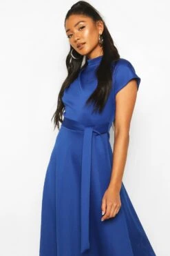 Vestito Skater Midi Con Cintura E Collo A Imbuto