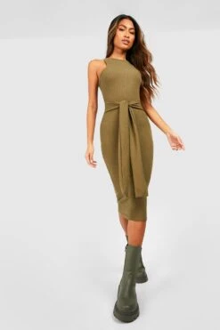 Vestito Midi A Coste Ondulate Con Scollo A Vogatore E Laccetti Frontali