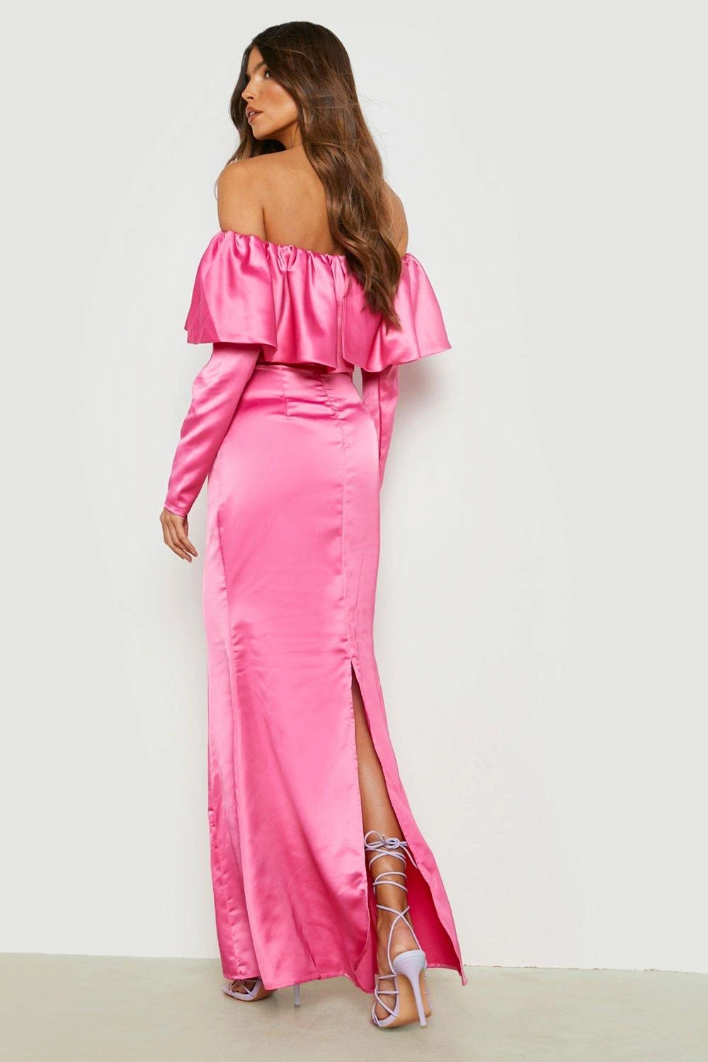 Vestito Maxi In Raso Con Scollo Bardot E Volant 2 Vestito Maxi In Raso Con Scollo Bardot E Volant - immagine 2