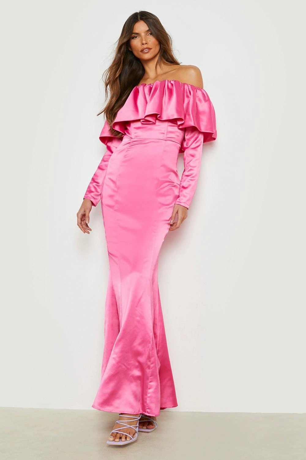 Vestito Maxi In Raso Con Scollo Bardot E Volant 3 Vestito Maxi In Raso Con Scollo Bardot E Volant - immagine 3