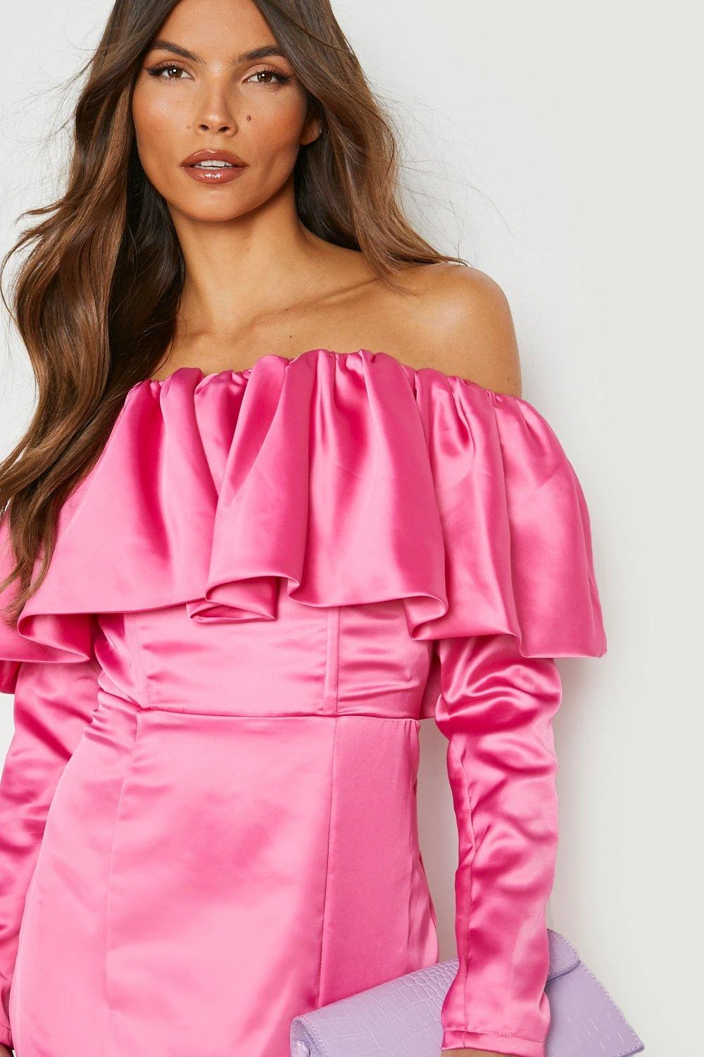 Vestito Maxi In Raso Con Scollo Bardot E Volant 4 Vestito Maxi In Raso Con Scollo Bardot E Volant - immagine 4