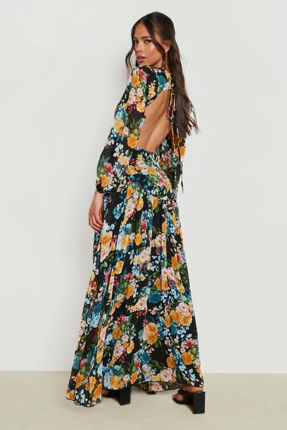 Vestito Maxi A Fiori Aperto Sul Retro Con Cut-out 2 Vestito Maxi A Fiori Aperto Sul Retro Con Cut-out - immagine 2