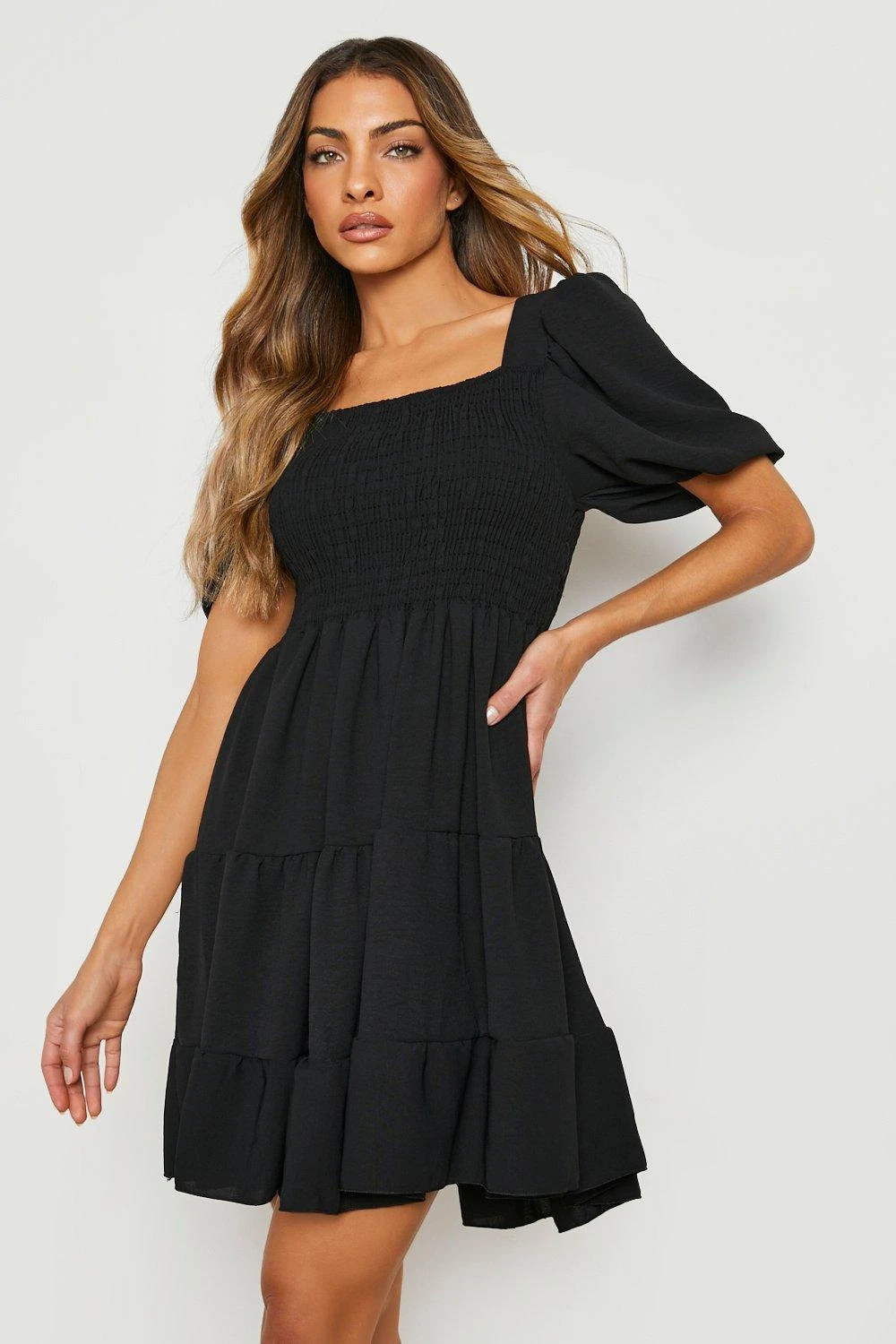 Vestito Grembiule Increspato Con Maniche A Sbuffo 3 Vestito Grembiule Increspato Con Maniche A Sbuffo - immagine 3