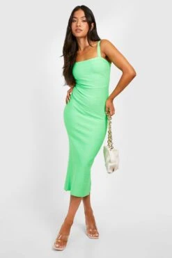 Vestito Longuette Petite Fasciante Con Scollo Quadrato