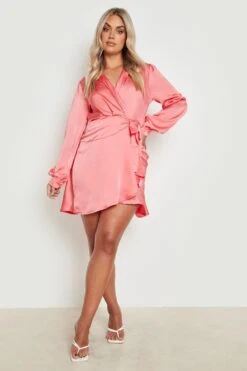 Vestito Skater Plus Size In Raso A Maniche Corte Con Cintura