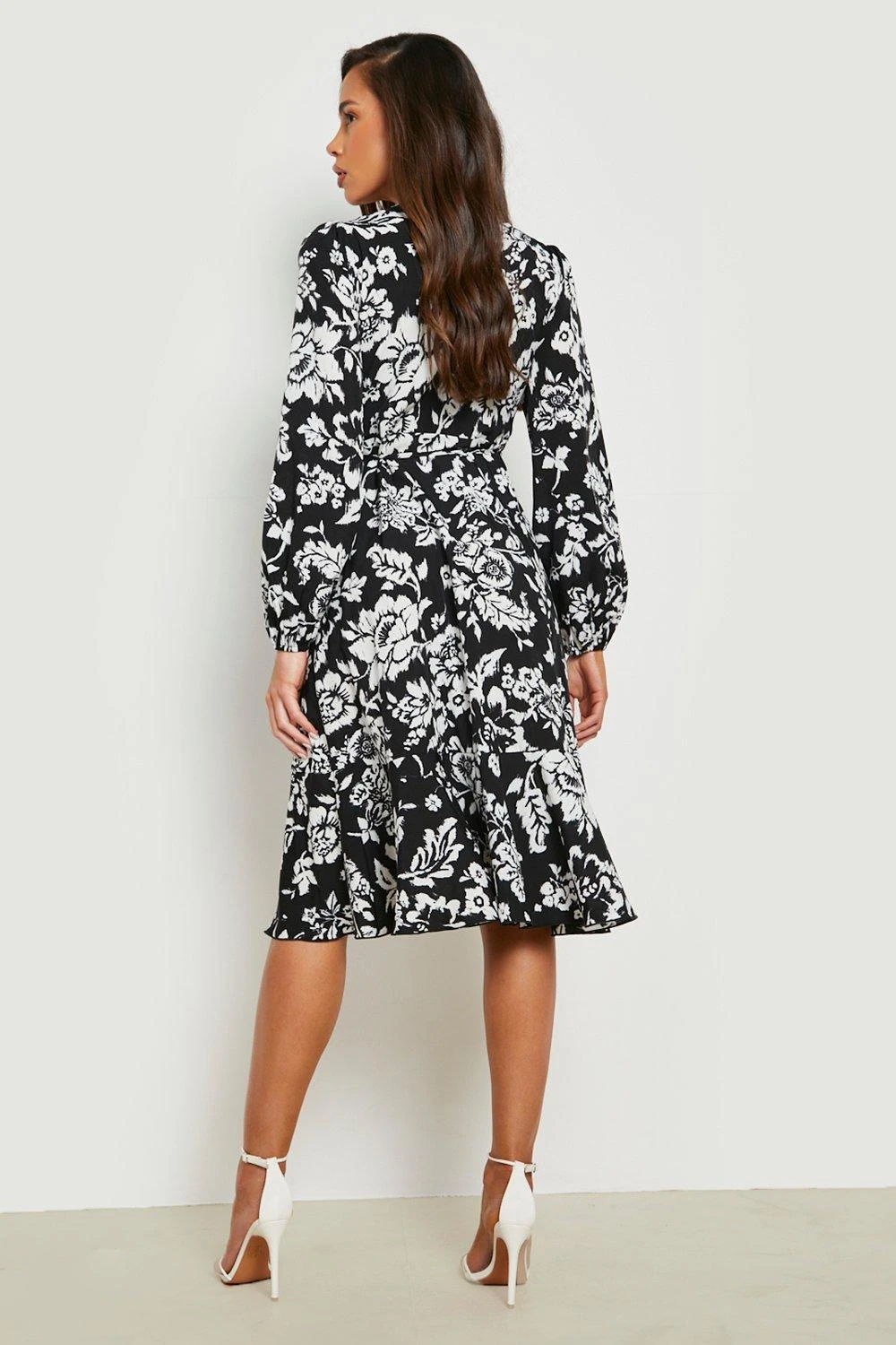 Vestito Scaldacuore Midi Stile Skater A Fiori Con Arricciature 2 Vestito Scaldacuore Midi Stile Skater A Fiori Con Arricciature - immagine 2