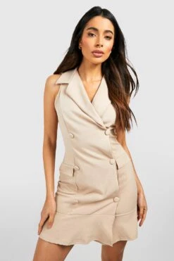 Vestito Blazer Smanicato Con Volant Sul Fondo