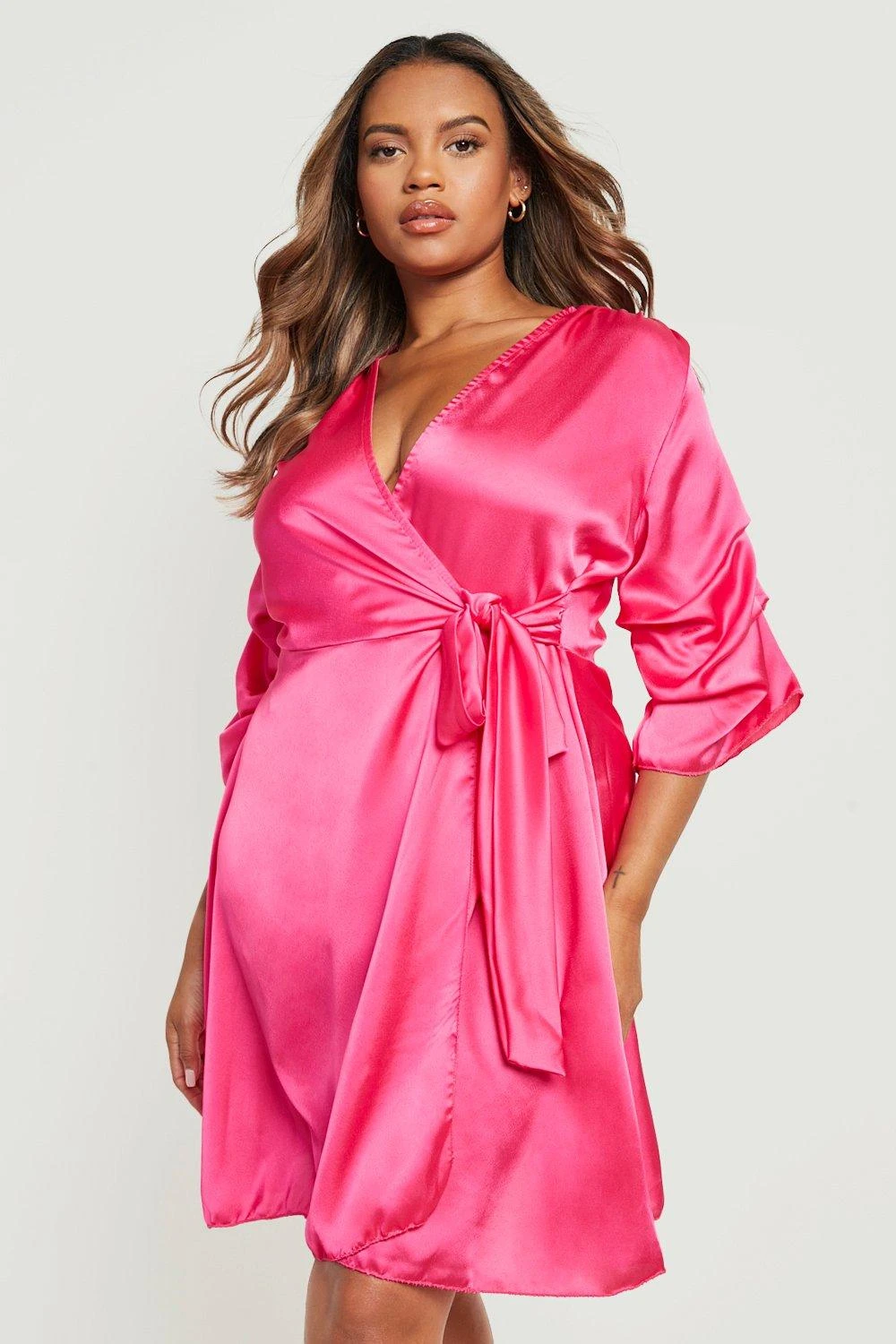 Vestito Scaldacuore Plus Size In Raso Con Ruches Sulle Maniche 3 Vestito Scaldacuore Plus Size In Raso Con Ruches Sulle Maniche - immagine 3