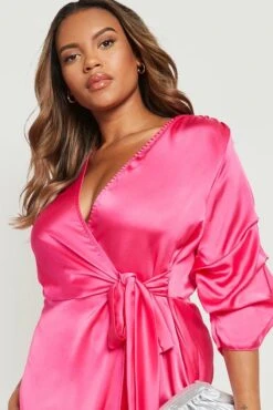Vestito Scaldacuore Plus Size In Raso Con Ruches Sulle Maniche 7 Vestito Scaldacuore Plus Size In Raso Con Ruches Sulle Maniche -Negozio al dettaglio Vestiti gzz19596 pink xl 3