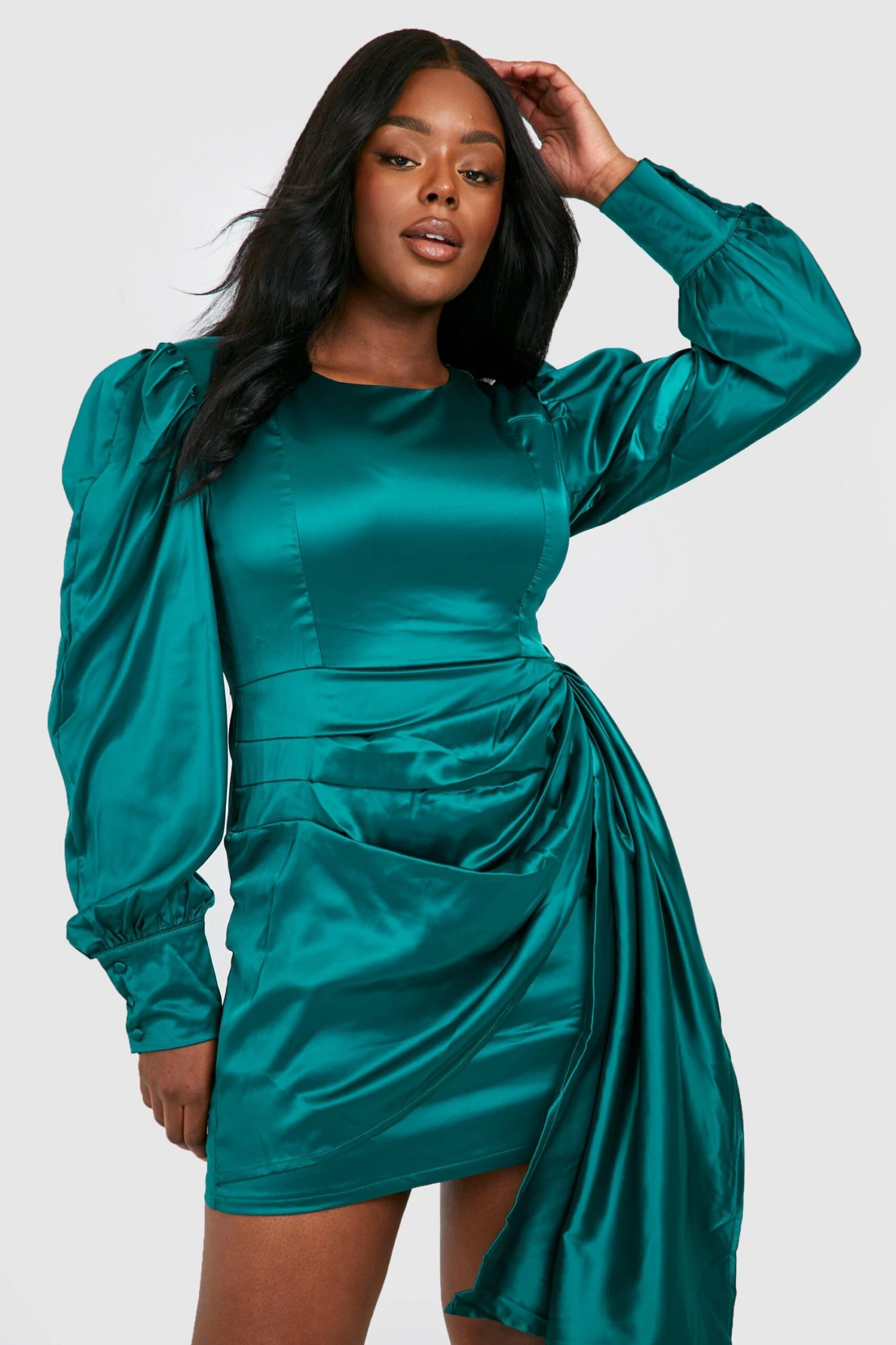 Vestito Scaldacuore Plus Size In Raso Con Maniche A Campana 1 Vestito Scaldacuore Plus Size In Raso Con Maniche A Campana