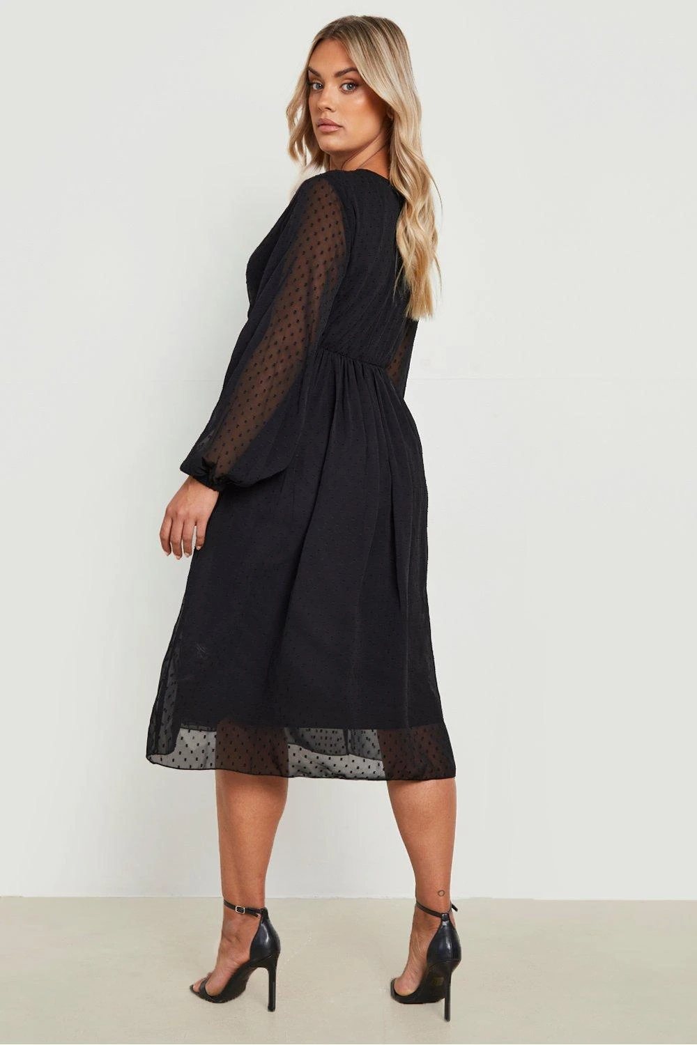 Vestito Midi Plus Size In Rete Plumetis Con Dettagli Attorcigliati 2 Vestito Midi Plus Size In Rete Plumetis Con Dettagli Attorcigliati - immagine 2