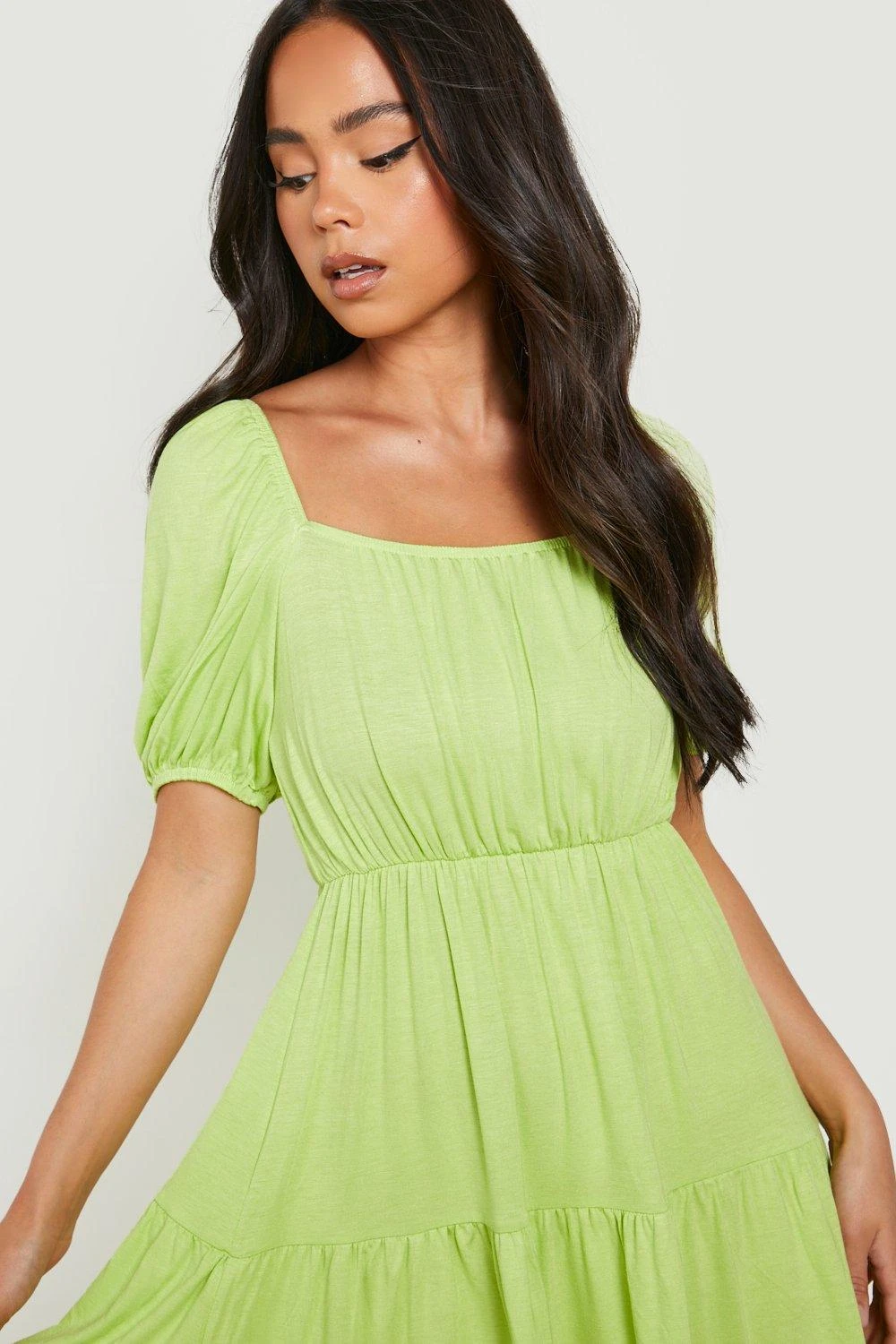 Vestito Grembiule Petite Con Scollo Quadrato E Maniche A Sbuffo 4 Vestito Grembiule Petite Con Scollo Quadrato E Maniche A Sbuffo - immagine 4