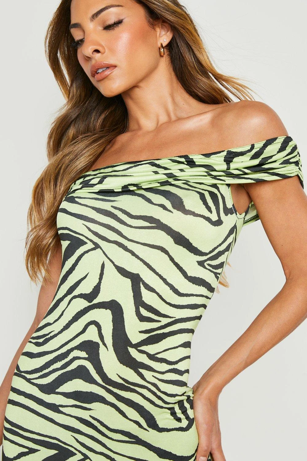 Vestito Longuette Zebrato Con Spalle Scoperte 4 Vestito Longuette Zebrato Con Spalle Scoperte - immagine 4