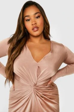 Vestito Maxi Plus Size Seducente Con Dettagli Attorcigliati E Spacco Frontale