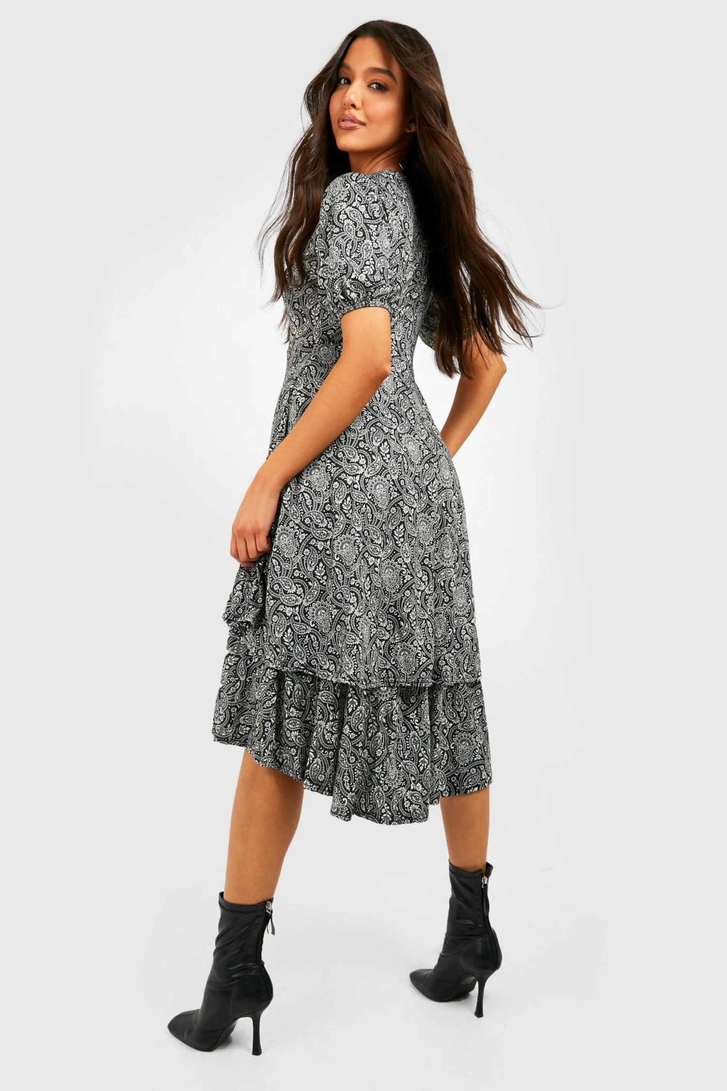 Vestito Midi Con Stampa In Fantasia Cachemire E Volant Sul Fondo 2 Vestito Midi Con Stampa In Fantasia Cachemire E Volant Sul Fondo - immagine 2