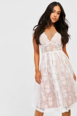 Vestito Midi Petite Premium In Pizzo A Maniche Corte