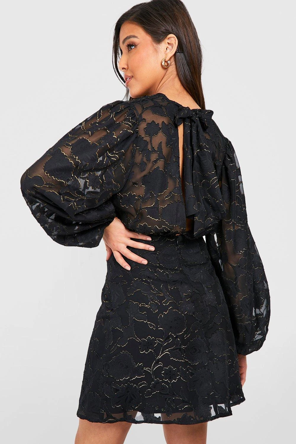 Vestito Skater In Jacquard Di Pizzo Con Maniche A Campana 2 Vestito Skater In Jacquard Di Pizzo Con Maniche A Campana - immagine 2