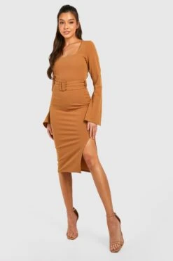 Vestito Midi Con Scollo Quadrato, Cintura E Maniche Svasate