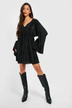Vestito Skater Plissettato Con Scollo Profondo E Maniche Ad Ala Di Pipistrello