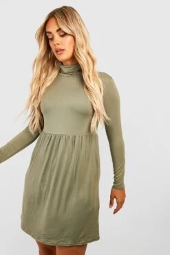 Vestito Grembiule Plus Size Basic Con Collo Alto E Volant Sul Fondo