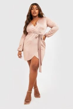 Vestito Midi Plus Size A Collo Alto Con Trama E Volant Sul Fondo