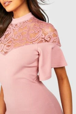 Vestito Midi A Collo Alto In Pizzo Con Maniche Ad Angelo 7 Vestito Midi A Collo Alto In Pizzo Con Maniche Ad Angelo -Negozio al dettaglio Vestiti gzz32148 rose xl 3