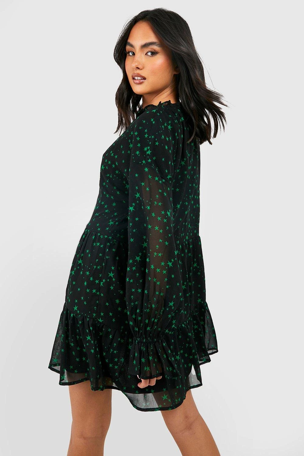 Vestito Grembiule Con Stampa A Stelle E Balze 2 Vestito Grembiule Con Stampa A Stelle E Balze - immagine 2