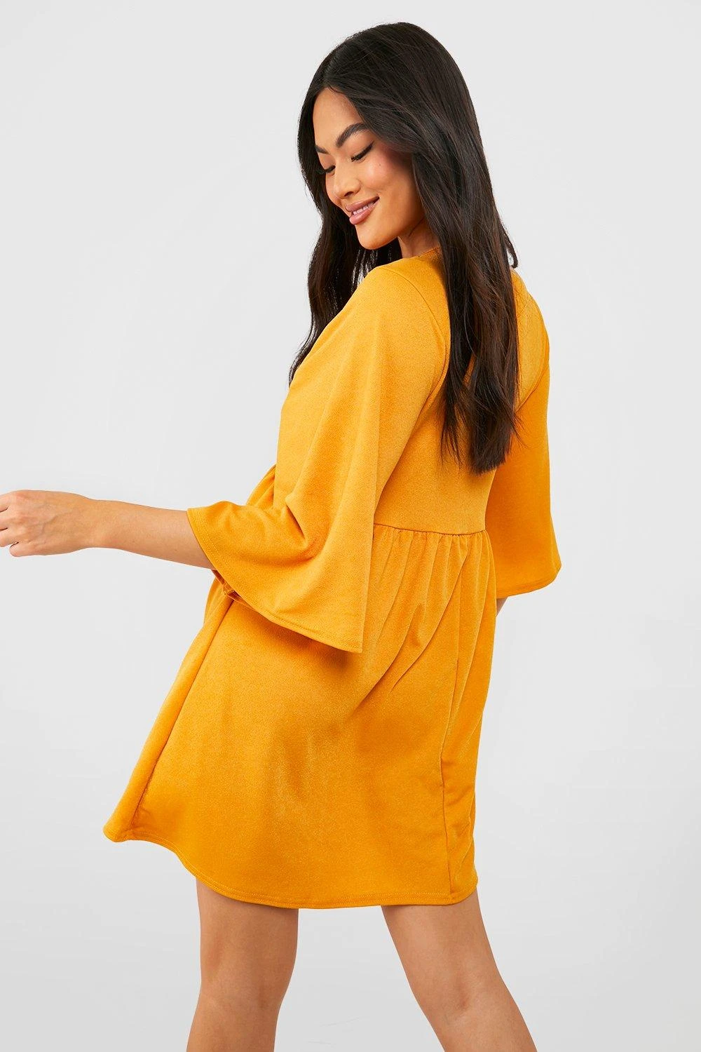 Vestito Grembiule Oversize Con Maniche Svasate 2 Vestito Grembiule Oversize Con Maniche Svasate - immagine 2