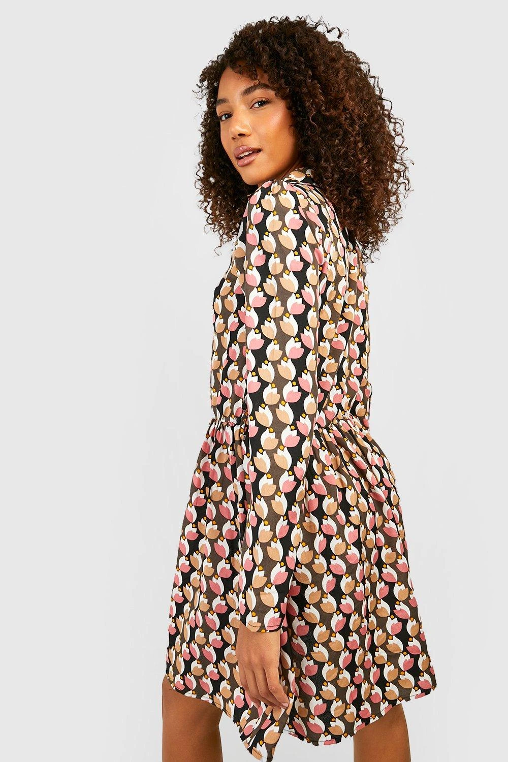 Vestito Camicia Tall Stile Skater Con Stampa Retrò Stile Azulejos 2 Vestito Camicia Tall Stile Skater Con Stampa Retrò Stile Azulejos - immagine 2