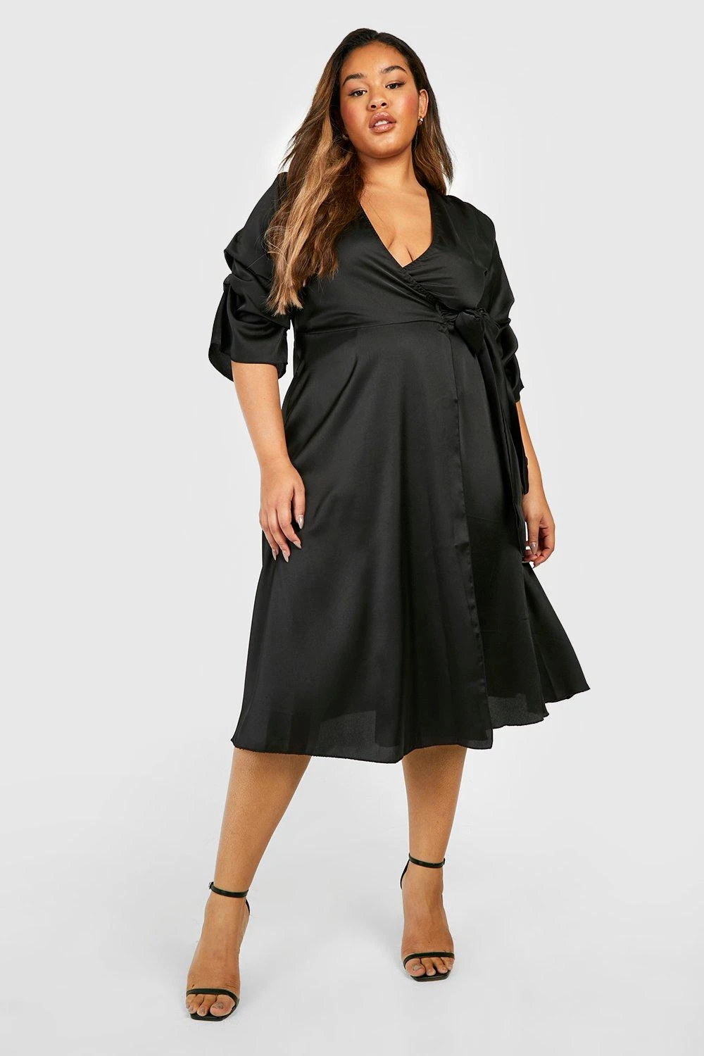 Vestito Scaldacuore Midi Plus Size In Raso Con Ruches Sulle Maniche 2 Vestito Scaldacuore Midi Plus Size In Raso Con Ruches Sulle Maniche - immagine 2