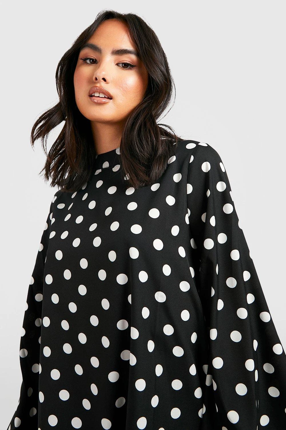 Vestito Grembiule Classico Con Stampa E Maniche Svasate 4 Vestito Grembiule Classico Con Stampa E Maniche Svasate - immagine 4