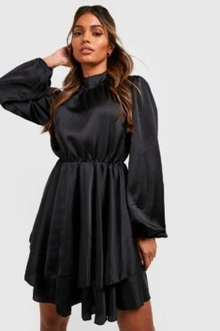 Vestito Skater A Collo Alto In Raso Su Due Livelli