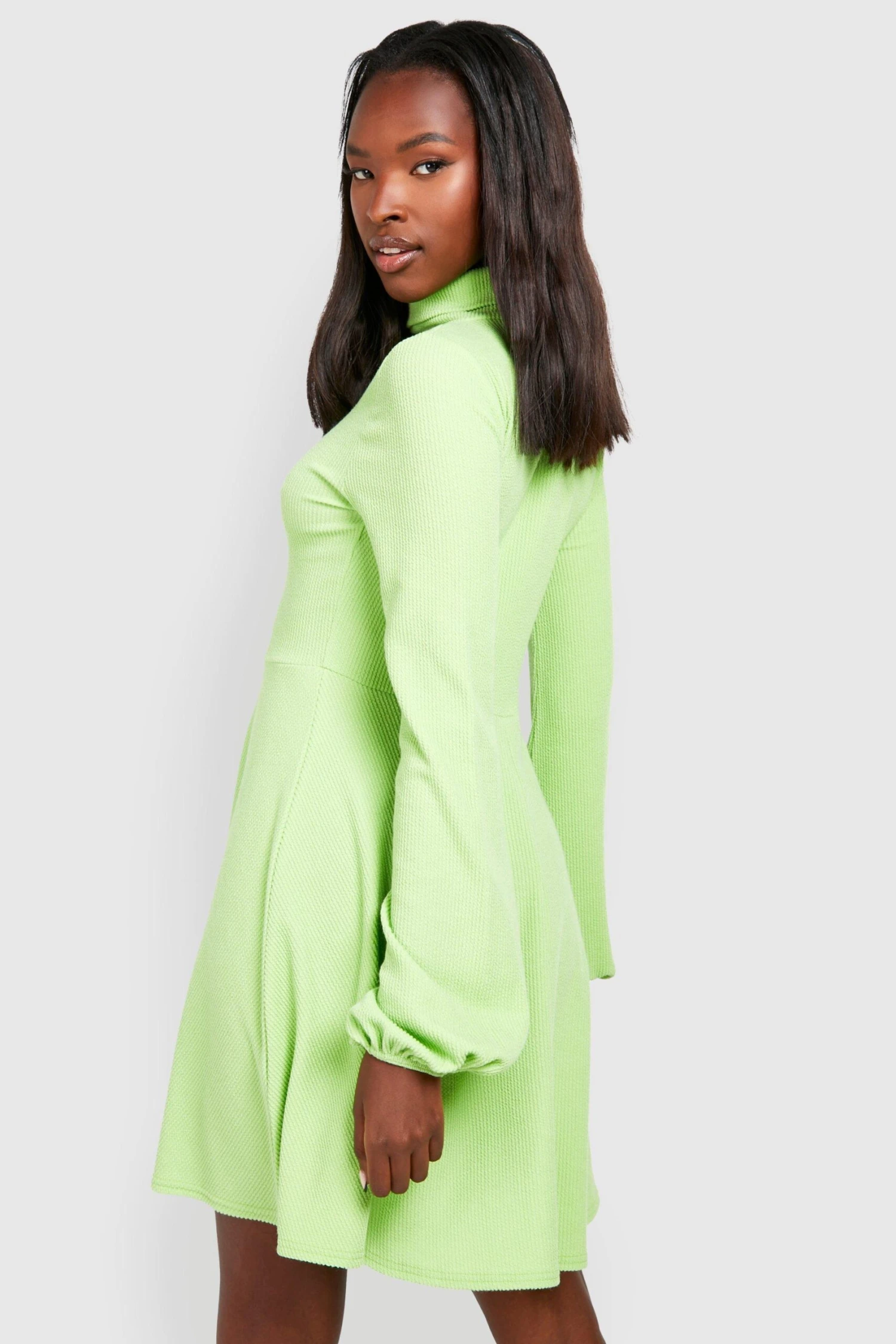 Vestito Skater A Coste Effetto Goffrato Con Collo Alto E Maniche A Campana 2 Vestito Skater A Coste Effetto Goffrato Con Collo Alto E Maniche A Campana - immagine 2