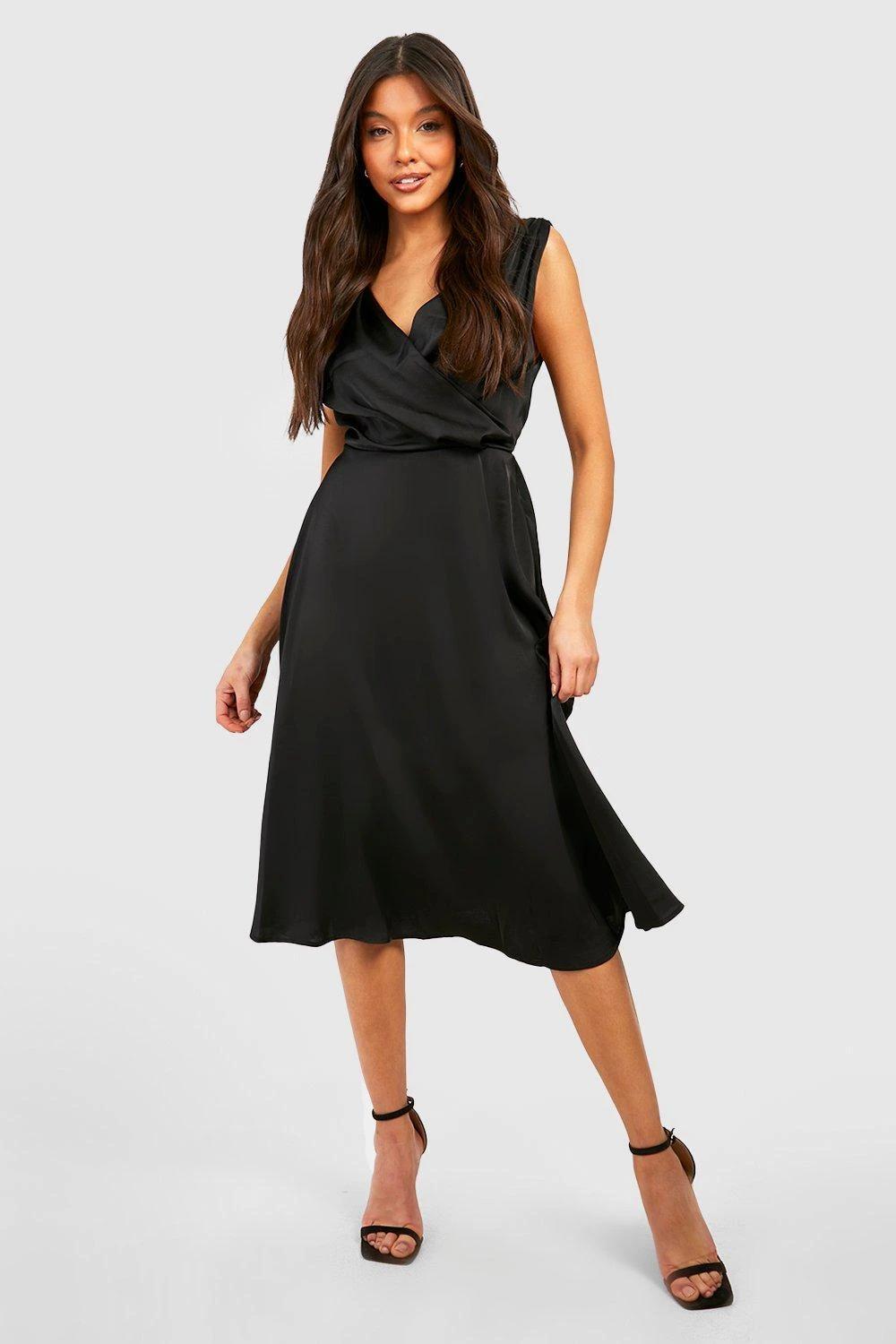 Vestito Scaldacuore Midi In Raso Con Scollo A Cappuccio 1 Vestito Scaldacuore Midi In Raso Con Scollo A Cappuccio