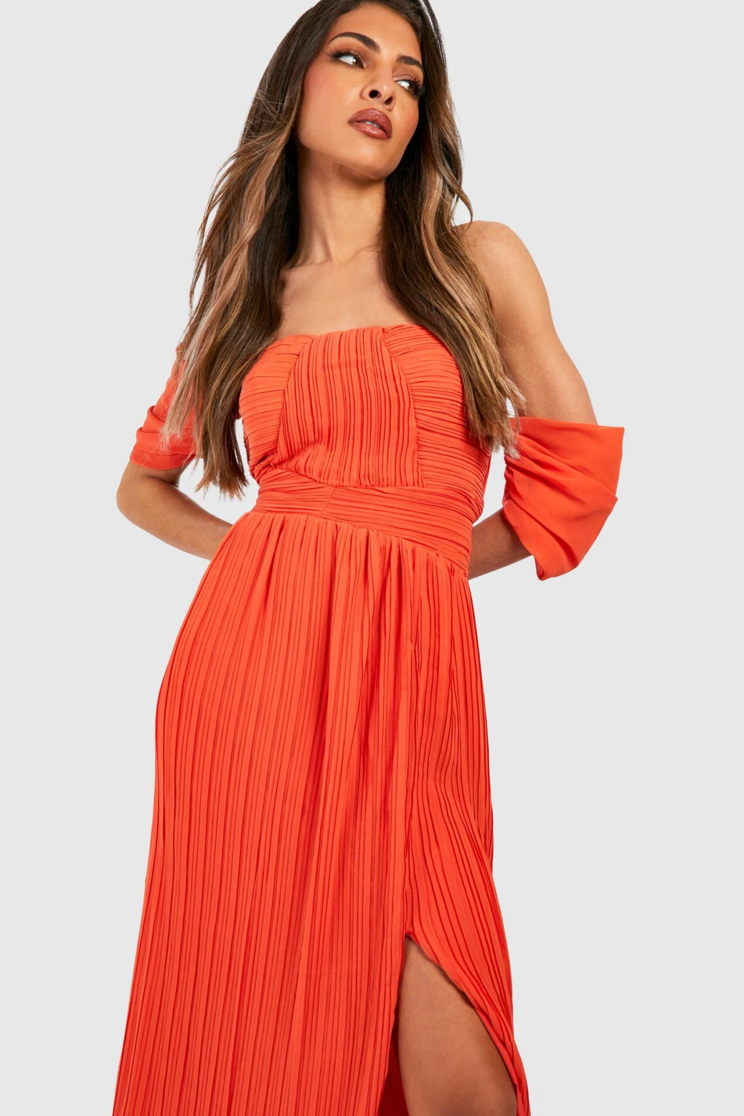 Vestito Maxi In Chiffon A Pieghe Con Scollo Bardot 3 Vestito Maxi In Chiffon A Pieghe Con Scollo Bardot - immagine 3