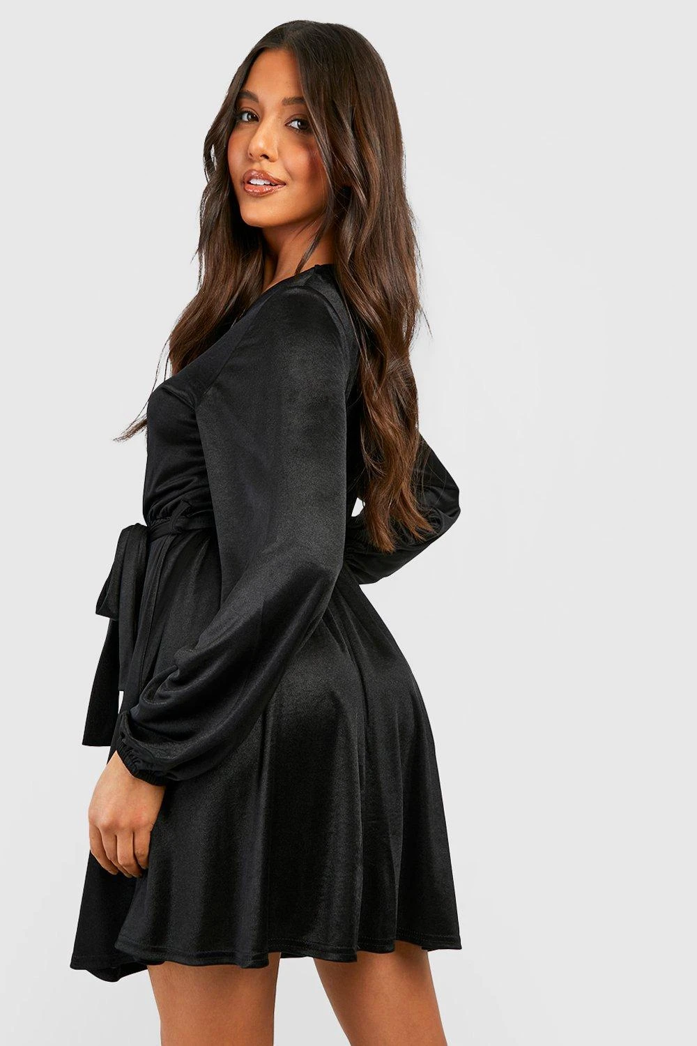 Vestito Skater Seducente In Raso Con Cintura 2 Vestito Skater Seducente In Raso Con Cintura - immagine 2