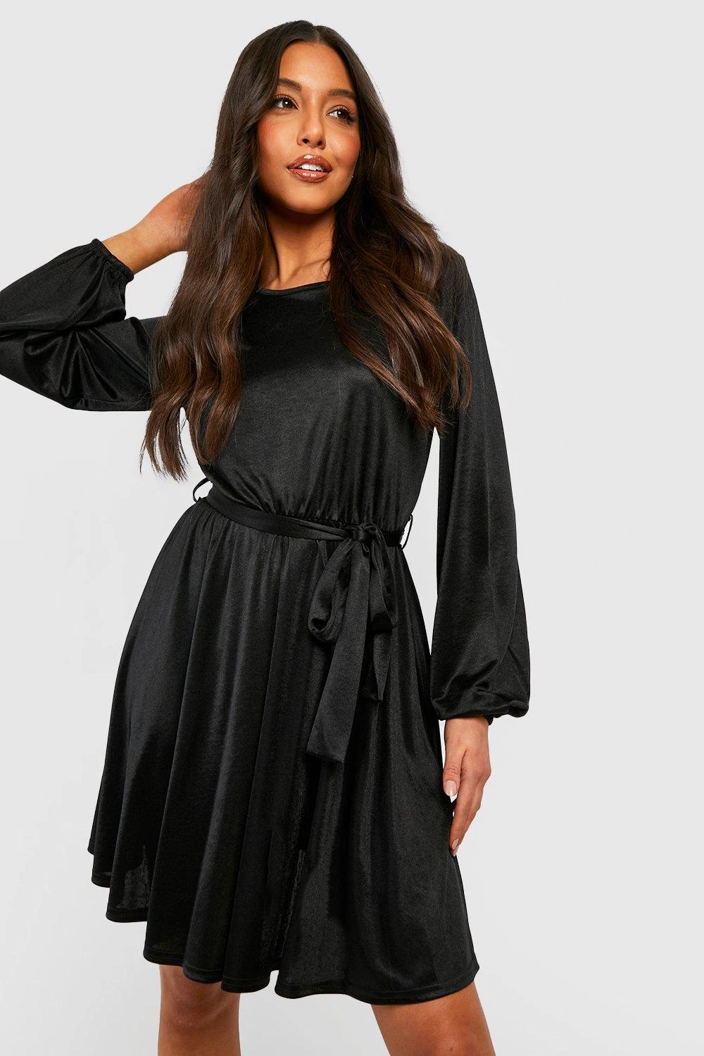 Vestito Skater Seducente In Raso Con Cintura 4 Vestito Skater Seducente In Raso Con Cintura - immagine 4