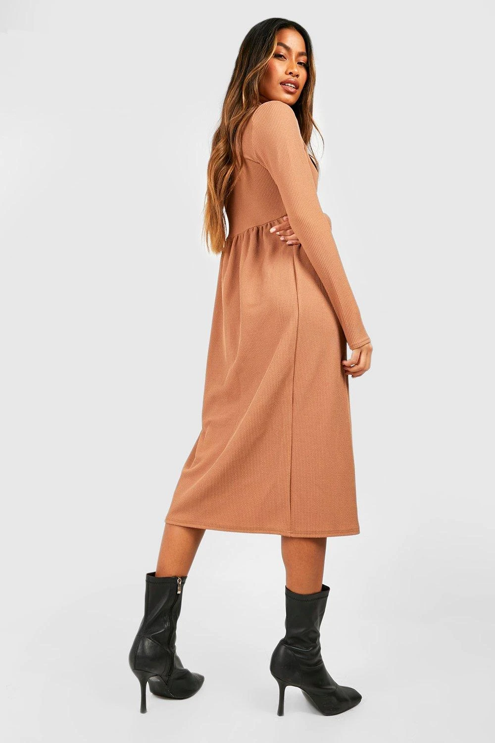 Vestito Midi A Coste Effetto Goffrato Con Collo Alto 2 Vestito Midi A Coste Effetto Goffrato Con Collo Alto - immagine 2