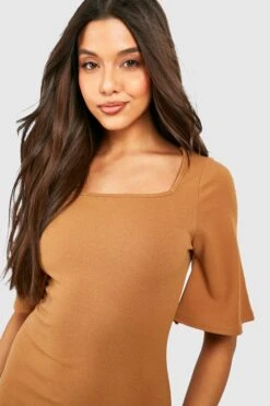 Vestito Midi Sagomato Con Scollo Quadrato E Maniche Svasate 7 Vestito Midi Sagomato Con Scollo Quadrato E Maniche Svasate -Negozio al dettaglio Vestiti gzz39930 camel xl 3