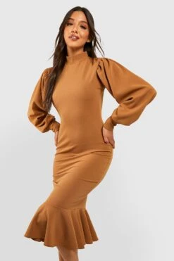 Vestito Midi A Collo Alto Con Volant Sul Fondo