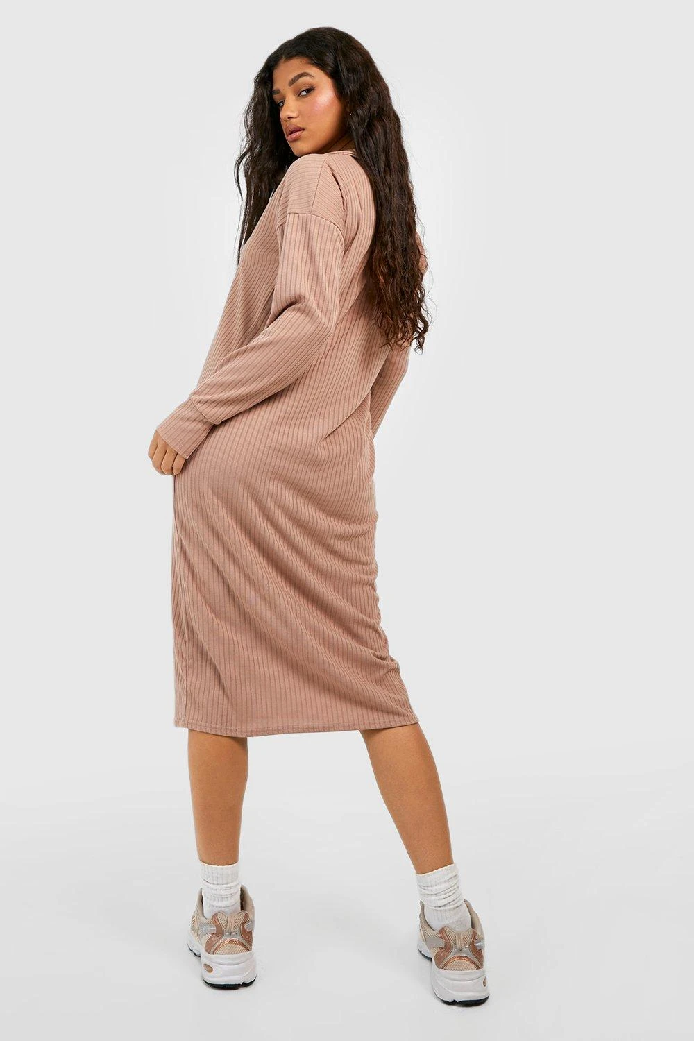 Vestito In Maglia Midi A Coste Morbide Con Maniche Lunghe E Colletto Stile Polo 2 Vestito In Maglia Midi A Coste Morbide Con Maniche Lunghe E Colletto Stile Polo - immagine 2