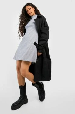 Vestito Scampanato A Coste Morbide A Collo Alto