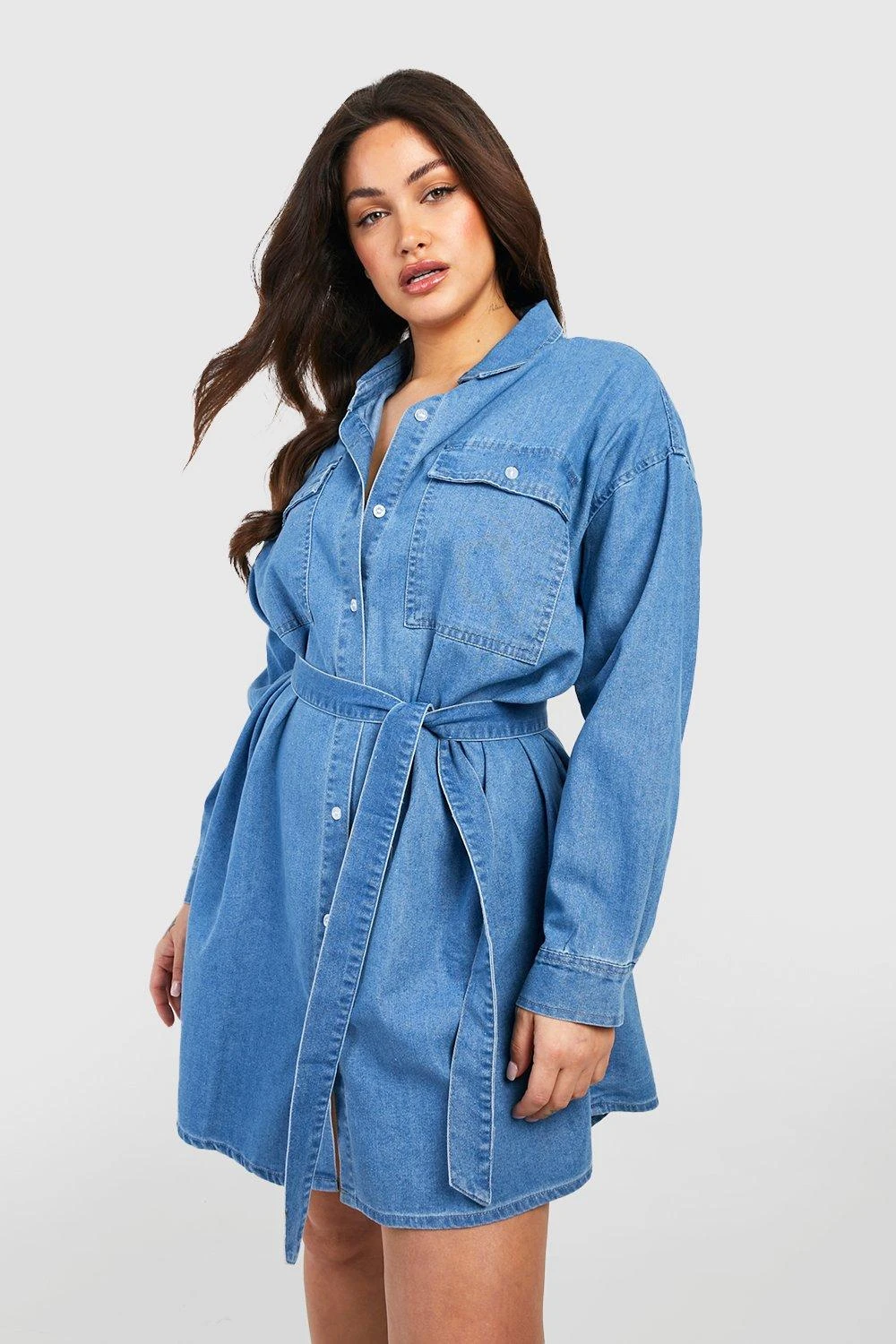Vestito Camicia Plus Size In Denim Con Fascia Allacciata In Vita 1 Vestito Camicia Plus Size In Denim Con Fascia Allacciata In Vita