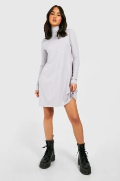 Vestito Scampanato A Coste Con Collo Alto