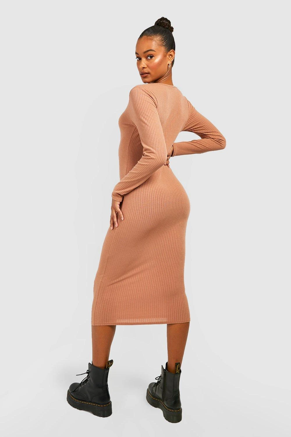 Vestito Midi Tall A Coste Morbide Con Maniche Lunghe E Intaglio Sullo Scollo 2 Vestito Midi Tall A Coste Morbide Con Maniche Lunghe E Intaglio Sullo Scollo - immagine 2