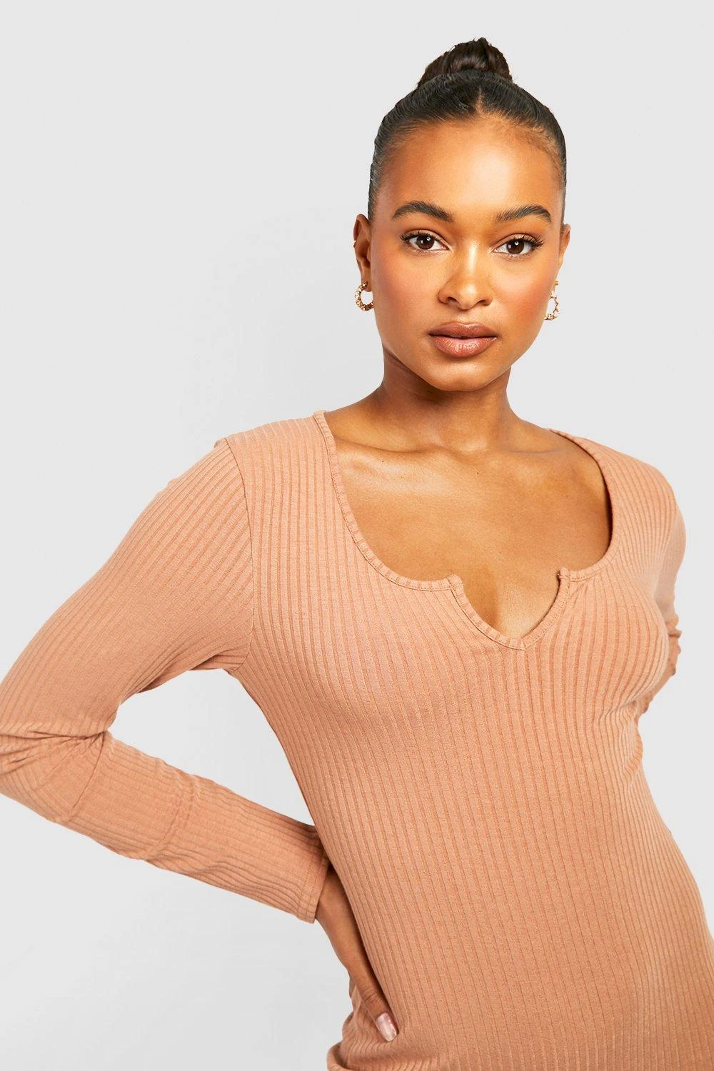 Vestito Midi Tall A Coste Morbide Con Maniche Lunghe E Intaglio Sullo Scollo 4 Vestito Midi Tall A Coste Morbide Con Maniche Lunghe E Intaglio Sullo Scollo - immagine 4