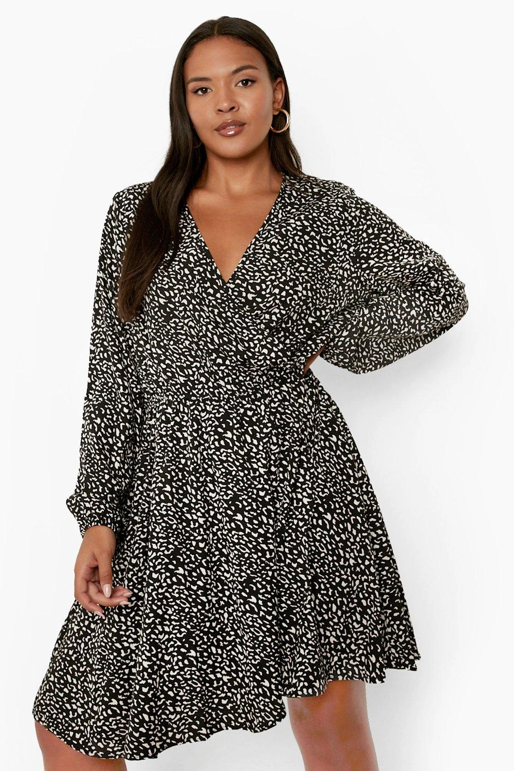 Vestito Plus Size A Incrocio A Maniche Lunghe Con Fantasia Animalier 1 Vestito Plus Size A Incrocio A Maniche Lunghe Con Fantasia Animalier