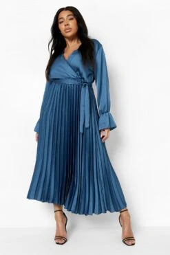 Vestito Plus Size In Raso A Incrocio Con Maniche Svasate E Pieghe