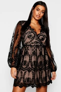 Vestito Skater Plus Size In Pizzo Con Scollo Profondo
